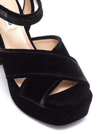 细节 - 点击放大 - MIU MIU - Block heel strappy velvet sandals