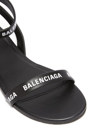 细节 - 点击放大 - BALENCIAGA - 拼色品牌名称搭带真皮凉鞋