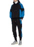 模特儿示范图 - 点击放大 - FENG CHEN WANG - Pepsi拼接设计休闲裤
