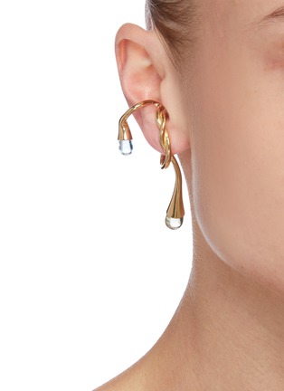 模特儿示范图 - 点击放大 - ANNE MANNS - EILA几何造型宝石点缀24k镀金纯银单只耳环