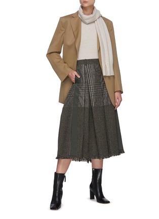 模特儿示范图 - 点击放大 - EQUIL - 搭叠围巾羊毛混羊绒针织衫