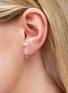 细节 - 点击放大 - GENTLE DIAMONDS - CAMI培育钻石9k白金半圆环单只耳环