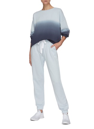 模特儿示范图 - 点击放大 - THE UPSIDE - LOIRE CAPTAIN抽绳系带裤腰纯棉休闲裤