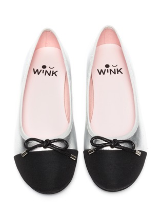 模特儿示范图 - 点击放大 - WINK - SODA POP 儿童款拼接设计蝴蝶结真皮平底鞋