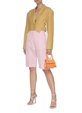 模特儿示范图 - 点击放大 - JACQUEMUS - LE SHORT GARDIAN腰带褶裥混丝短裤