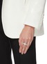 模特儿示范图 - 点击放大 - INSANE - LISTEN施华洛世奇珍珠几何造型纯银开口戒指
