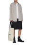 模特儿示范图 - 点击放大 - JIL SANDER - 松紧裤腰拼色车缝线短裤