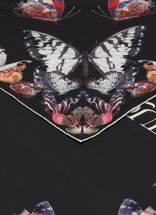 细节 - 点击放大 - ALEXANDER MCQUEEN - 品牌名称蝴蝶图案围巾