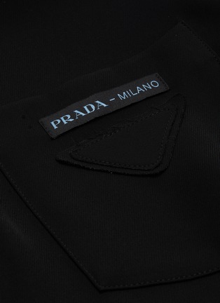 细节 - 点击放大 - PRADA - logo腰带不规则裙摆连衣裙