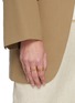 模特儿示范图 - 点击放大 - JOANNA LAURA CONSTANTINE - 几何造型镀金金属戒指套装