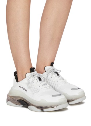 模特儿示范图 - 点击放大 - BALENCIAGA - TRIPLE S拼接设计运动鞋