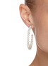 模特儿示范图 - 点击放大 - LELE SADOUGHI - 淡水珍珠圆环造型开口耳环