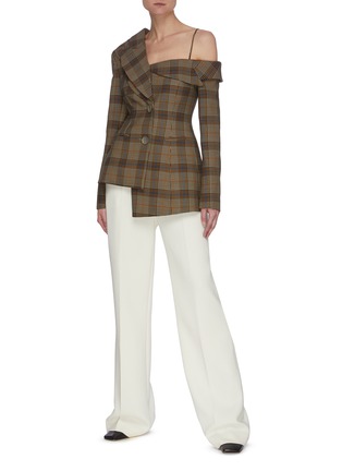 模特儿示范图 - 点击放大 - MAYA LI - 不对称露单肩拼色格纹混羊毛西服式夹克