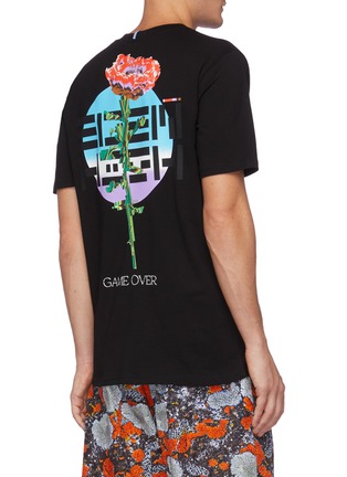 背面 - 点击放大 - MC Q - 英文字标语抽象花卉图案纯棉T恤