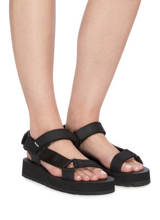 模特儿示范图 - 点击放大 - PRADA - Logo Strap Platform Sandals