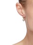 模特儿示范图 - 点击放大 - GAVIRIA - Wild Heart搪瓷点缀爱心造型18k镀金纯银吊坠单只耳环