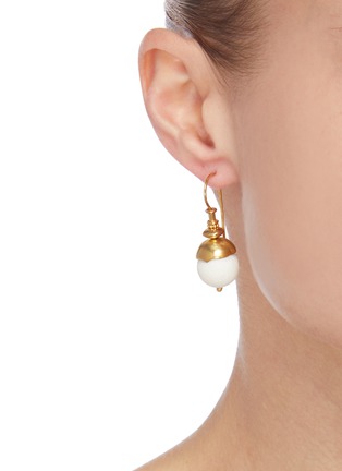 WHITE MIST珊瑚珠24K镀金纯银及铜吊坠耳环展示图