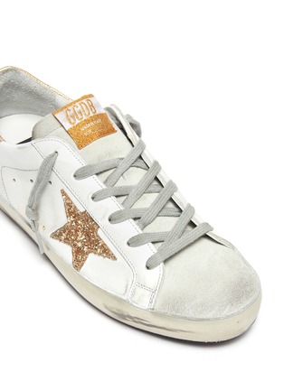 细节 - 点击放大 - GOLDEN GOOSE - SUPER-STAR拼接设计闪粉五角星做旧感真皮运动鞋