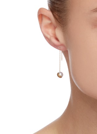 模特儿示范图 - 点击放大 - SHIHARA - Half pearl' 18k gold chain drop earring
