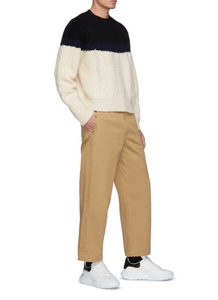 模特儿示范图 - 点击放大 - ALEXANDER MCQUEEN - 拼色羊毛混羊绒针织衫