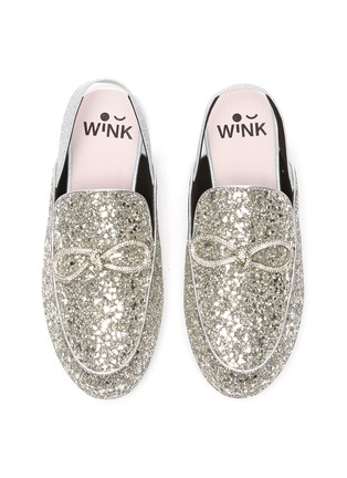 模特儿示范图 - 点击放大 - WINK - YOGURT GLAM 儿童款仿水晶蝴蝶结闪粉穆勒鞋