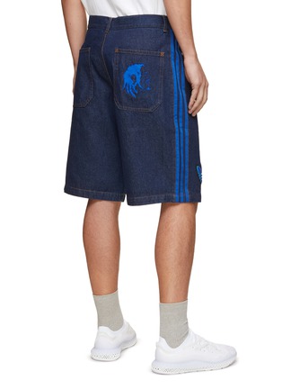 背面 - 点击放大 - ADIDAS - X KERWIN FROST太空狗印花牛仔短裤