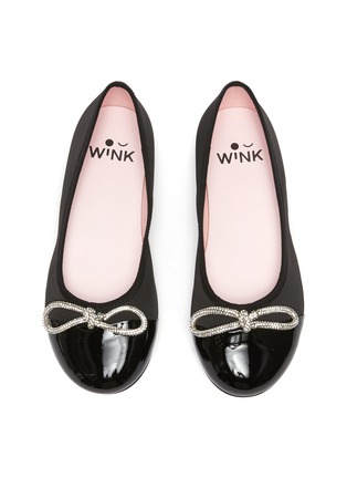 模特儿示范图 - 点击放大 - WINK - SODA POP GLAM 儿童款拼接设计仿水晶蝴蝶结点缀平底鞋