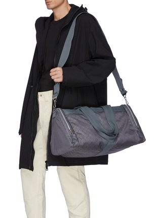 模特儿示范图 - 点击放大 - BOTTEGA VENETA - 编织图案健身包