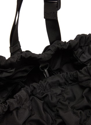 细节 - 点击放大 - ALEXANDERWANG - 'Rebound' Logo Print Diamond Quilt Ruched Nylon Duffle Bag