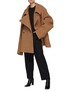 模特儿示范图 - 点击放大 - MAISON MARGIELA - 拼色设计双排扣大衣