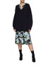 模特儿示范图 - 点击放大 - BALENCIAGA - V领针织衫拼接真丝花卉图案连衣裙