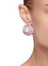 模特儿示范图 - 点击放大 - VENNA - 仿水晶人造珍珠点缀几何造型金属耳钉