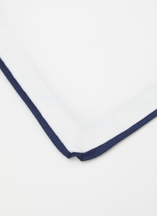 细节 –点击放大 - LAGOM - 纯棉枕套套装 — 白色和深蓝色