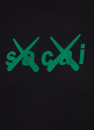  - SACAI - X KAWS中性款品牌名称纯棉连帽卫衣