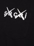  - SACAI - X KAWS品牌名称拼贴口袋纯棉T恤
