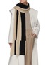 模特儿示范图 - 点击放大 - JOSEPH - 拼色美丽诺羊毛针织围巾