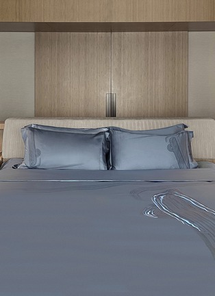 细节 –点击放大 - ANDRÉ FU LIVING - Art Deco Garden' Emperor King Size Embroidered Duvet Set – Midnight Blue