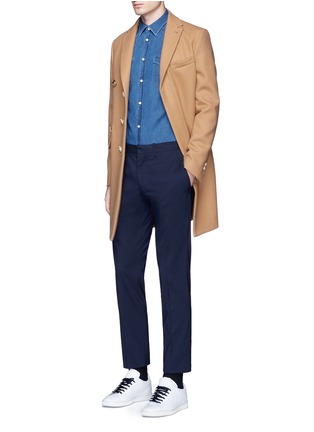 模特儿示范图 - 点击放大 - ACNE STUDIOS - EWING几何拼接纯棉牛仔衬衫