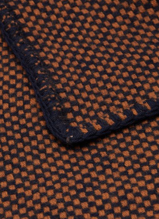 细节 –点击放大 - JOVENS - 拼色格纹羊绒毛毯 — 驼色和海军蓝