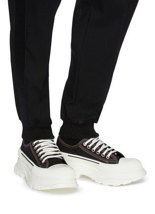 模特儿示范图 - 点击放大 - ALEXANDER MCQUEEN - 'Tread Slick' contrast sole sneakers