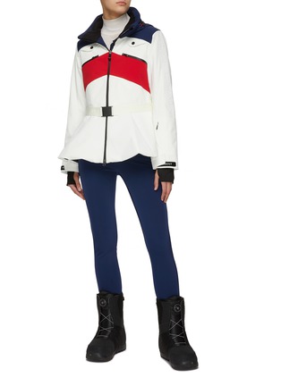 模特儿示范图 - 点击放大 - PERFECT MOMENT - NISEKO拼接收腰连帽滑雪夹克