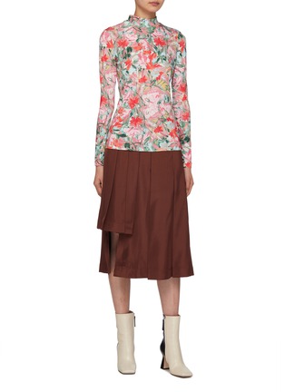 模特儿示范图 - 点击放大 - MING MA - 高领花卉图案上衣