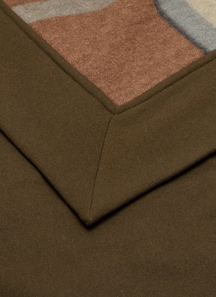 细节 - 点击放大 - SACAI - X KAWS迷彩图案混羊毛毛毯