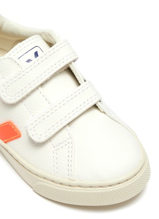细节 - 点击放大 - VEJA - SMALL ESPLAR幼儿款V字拼贴魔术贴真皮运动鞋