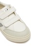 细节 - 点击放大 - VEJA - SMALL V-12幼儿款V字拼贴魔术贴真皮运动鞋