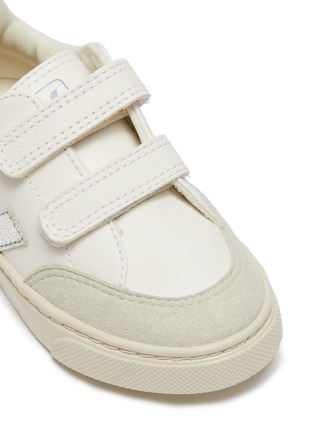 细节 - 点击放大 - VEJA - SMALL V-12幼儿款V字拼贴魔术贴真皮运动鞋
