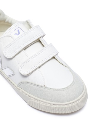 细节 - 点击放大 - VEJA - SMALL V-12儿童款V字拼贴魔术贴真皮运动鞋