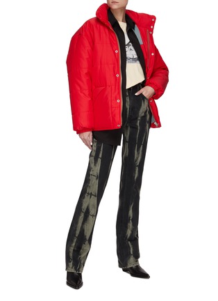 模特儿示范图 - 点击放大 - ACNE STUDIOS - 表情徽章拉链按扣绗缝蓬松夹克
