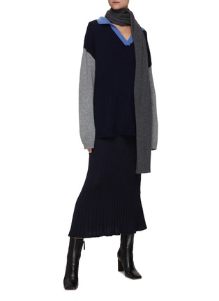 模特儿示范图 - 点击放大 - LISA YANG - BRIANA翻领拼色羊绒针织衫