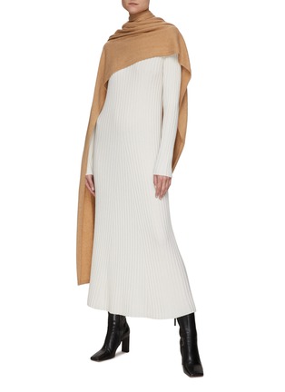 模特儿示范图 - 点击放大 - LISA YANG - SAMANTHA 长袖圆领羊绒在罗纹针织连衣裙